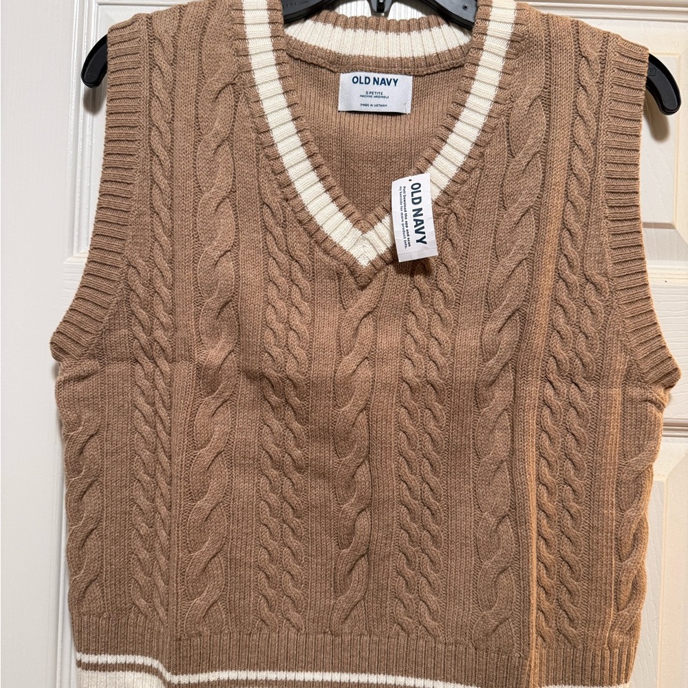 Old Navy Men's V-Neck Cable Knit Sweater Vest - Tan and White